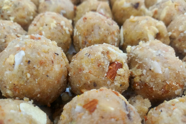 Sharda home made sweets gond ke laddu